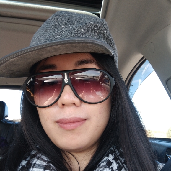 Meet your Posher, Benita - Picture 1 of 1